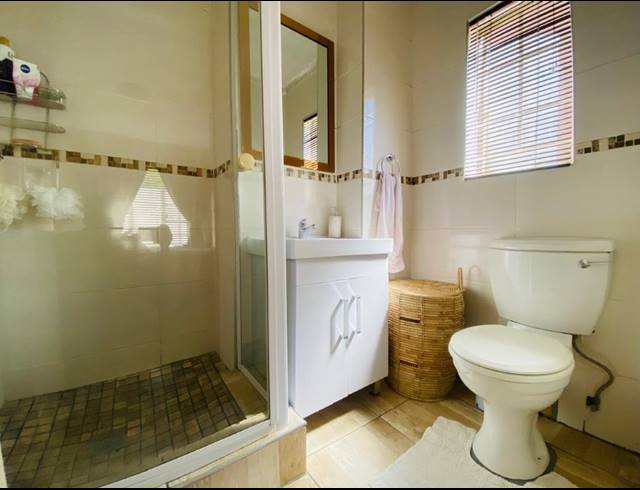 2 BEDROOM TOWNHOUSE FOR SALE IN CASTLEVIEW